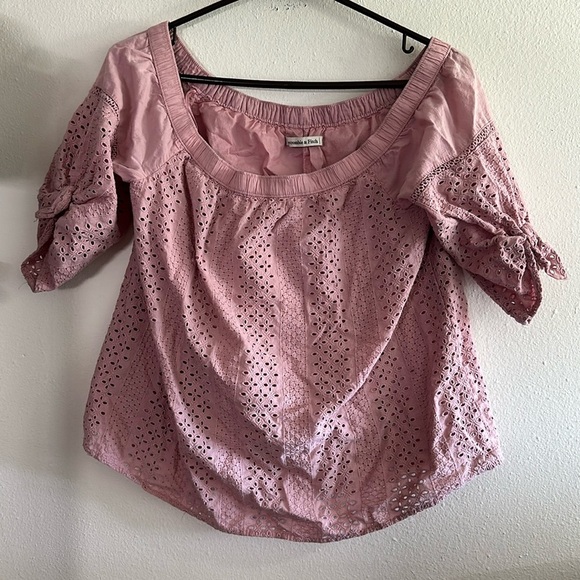 Abercrombie & Fitch pink off shoulder shirt - Picture 1 of 4